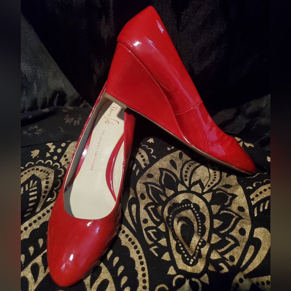 NWOT Red patent Franco Sarto wedges size 9